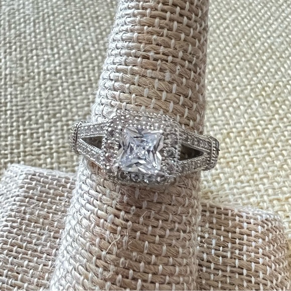 New CZ Cubic Zirconia Sterling Silver Ring Size 7 - Picture 1 of 9
